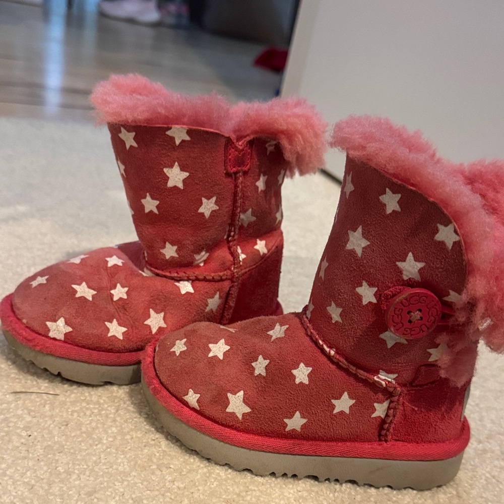 UGG PINK Star Patterned Boots